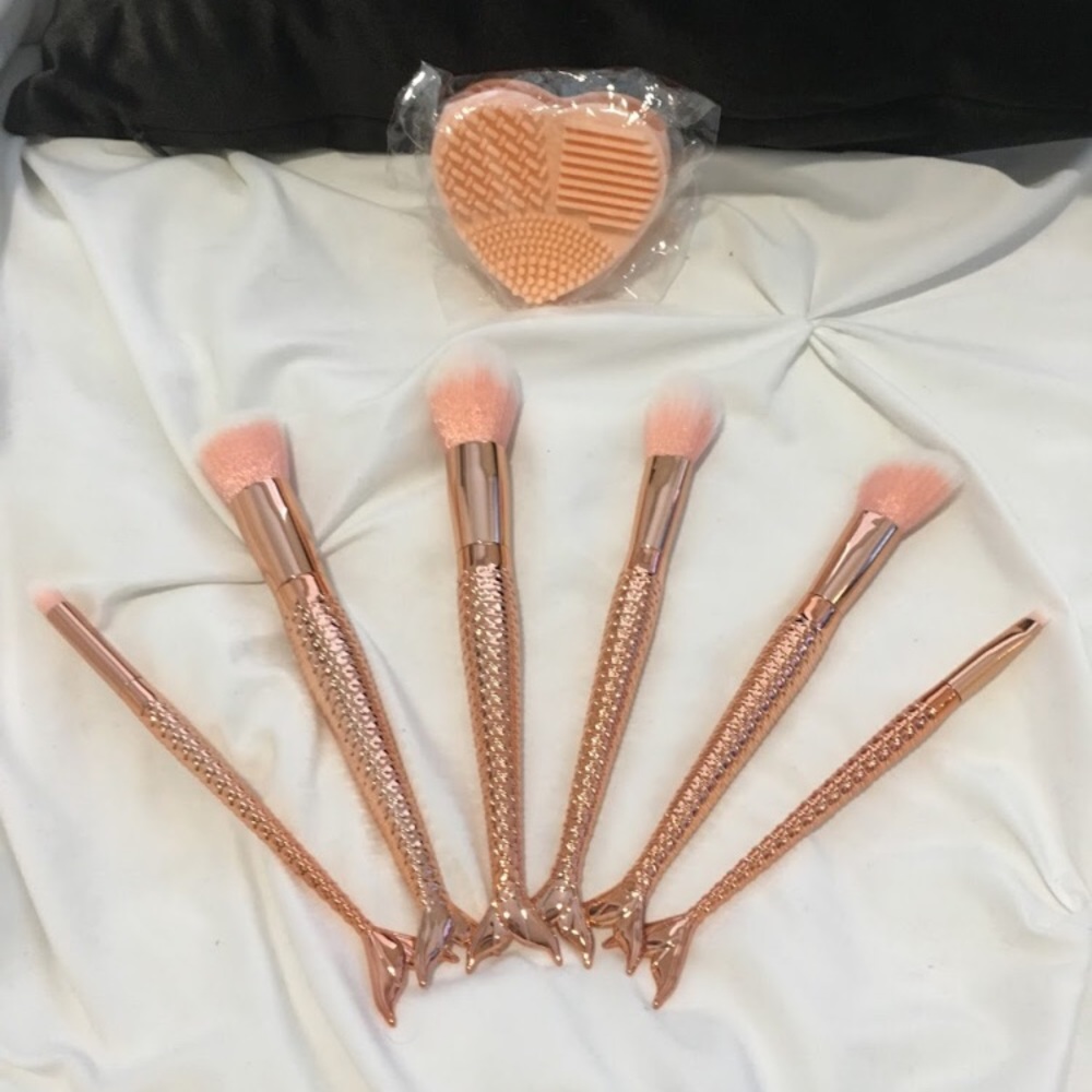 NEW Mermaid brush set with free brush cleaner🧜‍♀️